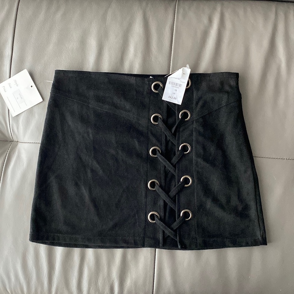 Velour polyester skirt in black with braided detail in front. A line fit.